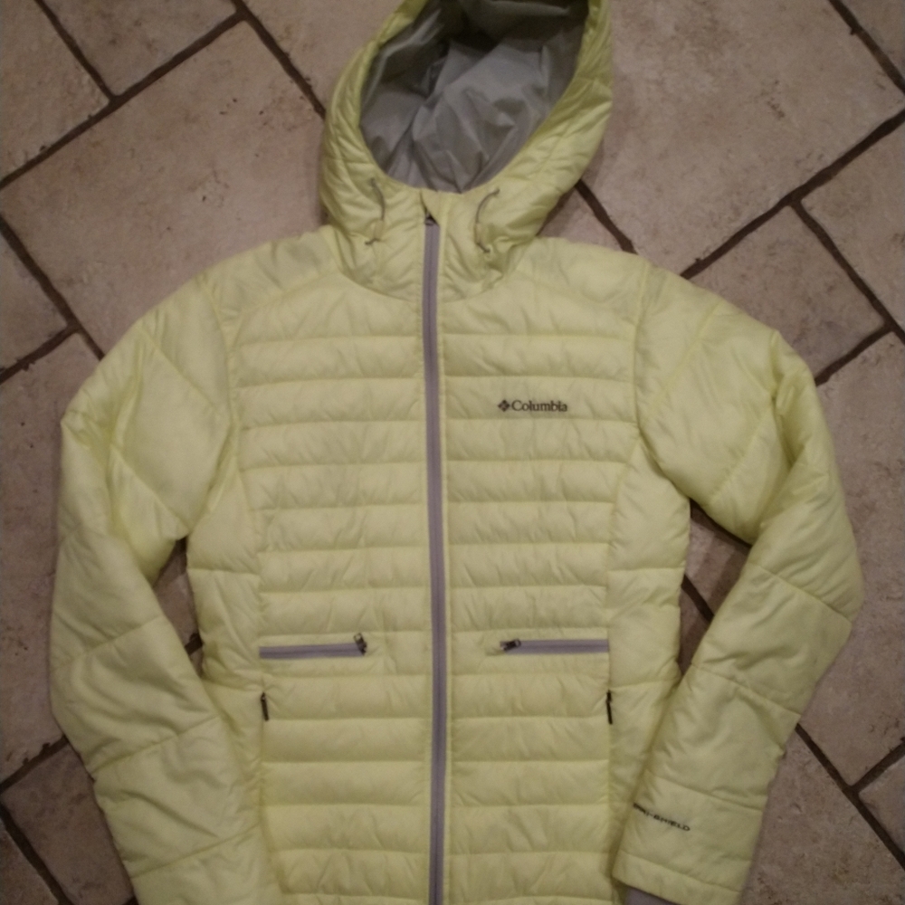Women's Columbia light puffer jacket.  S - lt lime